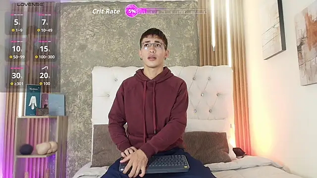 Snapshot of Dominik_Blake chatting on April 6, 7:37 pm Dominik Blake online show from April 6, 7:37 pm