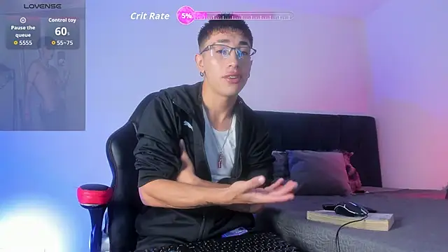 Snapshot of Dominik_Blake chatting on April 12, 5:49 pm Dominik Blake online show from April 12, 5:49 pm