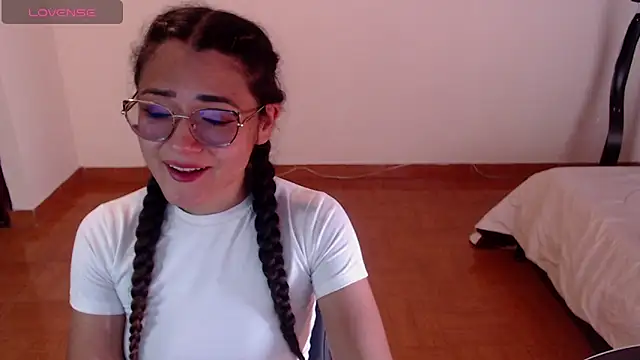 FreyaRouge online show from April 20, 3:35 pm