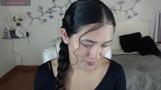 FreyaRouge online show from April 4, 2:23 pm