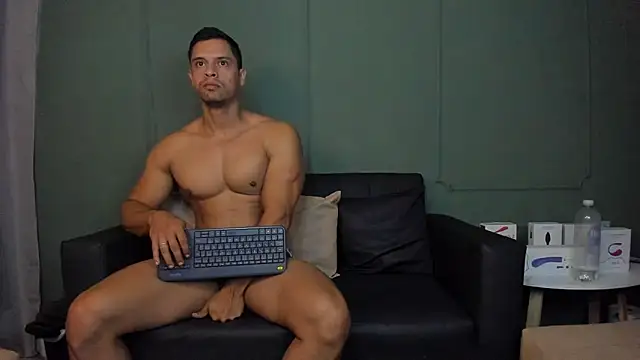 Snapshot of dominc_berry chatting on May 17, 12:49 pm dominc berry online show from May 17, 12:49 pm