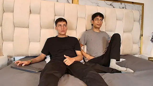 LuckandSamuel online show from April 18, 2:14 am