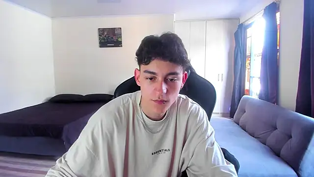 Luke Chill online show from April 3, 7:53 pm