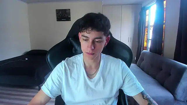 Luke Chill online show from April 4, 9:32 pm