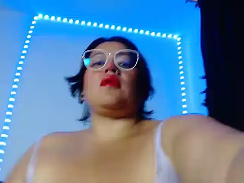 vibeSex1 online show from April 10, 6:15 pm