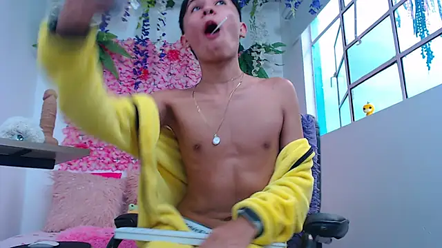 Thiagorincon22 online show from March 31, 9:28 pm