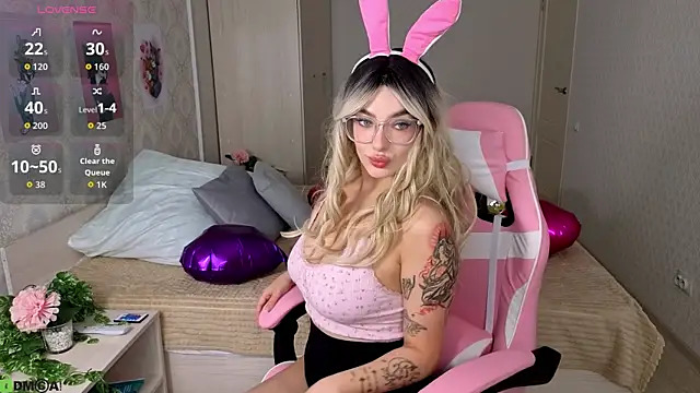 Emily Bloom 119 online show from April 1, 7:10 am