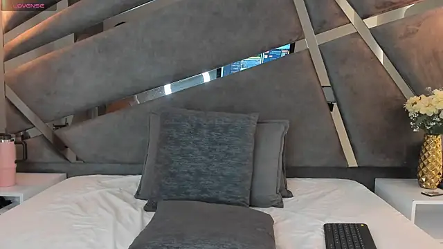 Chloee Parkerr online show from April 16, 3:18 am