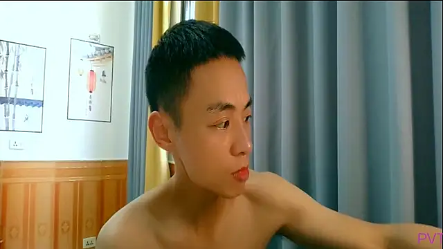 Snapshot of davidboys chatting on June 15, 5:18 am davidboys online show from June 15, 5:18 am