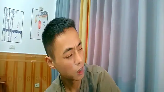 Snapshot of davidboys chatting on July 11, 8:47 am davidboys online show from July 11, 8:47 am