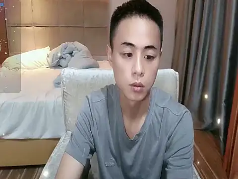 Snapshot of davidboys chatting on April 13, 7:23 am davidboys online show from April 13, 7:23 am