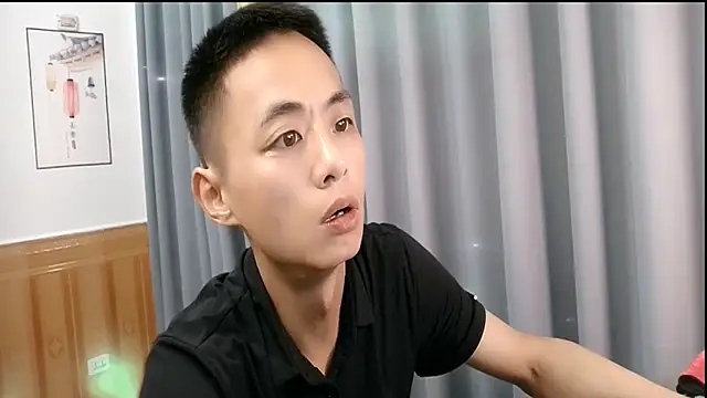 Snapshot of davidboys chatting on June 7, 6:29 am davidboys online show from June 7, 6:29 am