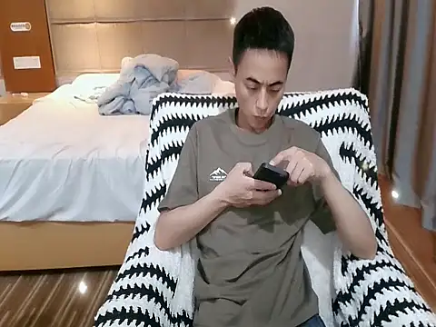 Snapshot of davidboys chatting on April 23, 4:41 am davidboys online show from April 23, 4:41 am