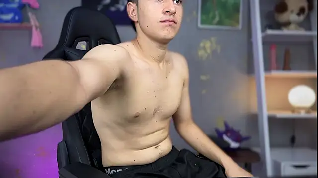 Snapshot of noah_magno_ chatting on April 8, 12:28 pm noah magno online show from April 8, 12:28 pm