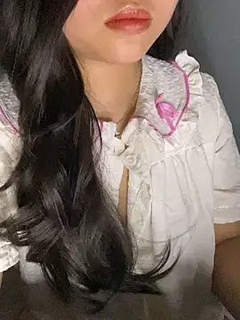Rosecute11 online show from April 18, 5:04 pm