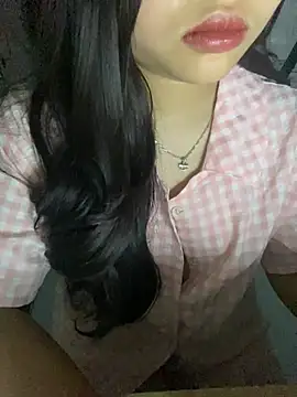 Rosecute11 online show from April 11, 10:41 am