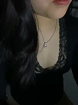 Rosecute11 online show from April 13, 3:05 pm