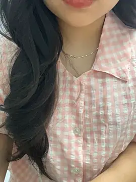 Rosecute11 online show from April 17, 3:26 pm