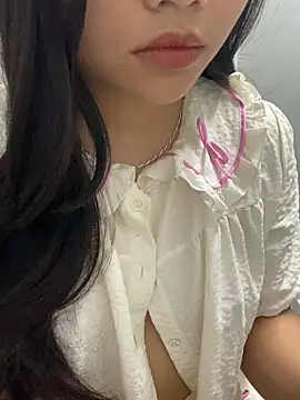 Rosecute11 online show from April 26, 8:39 pm