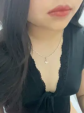 Rosecute11 online show from April 25, 4:04 pm