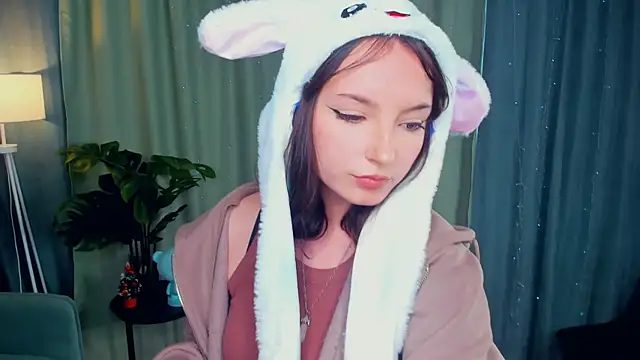 SunniPhoenix online show from April 1, 5:42 am