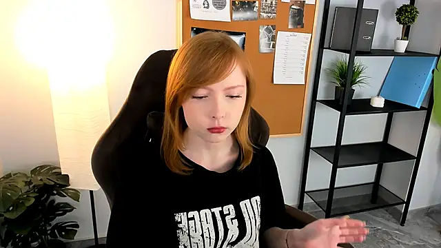 CherryCrushLove online show from April 28, 5:12 am