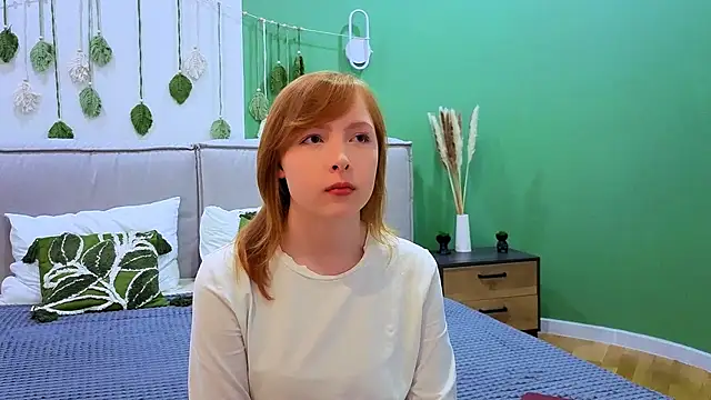 CherryCrushLove online show from March 31, 9:00 am