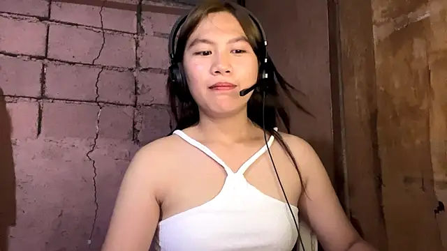 Snapshot of PeachyGlowBaby chatting on April 2, 9:16 am PeachyGlowBaby online show from April 2, 9:16 am