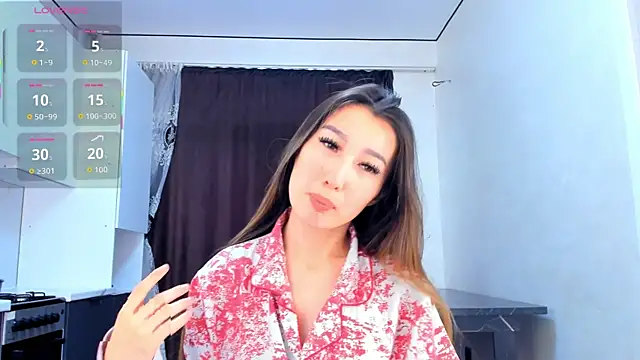 Snapshot of MoonPetite chatting on April 6, 3:46 am MoonPetite online show from April 6, 3:46 am