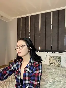 FlowyLily online show from April 3, 1:34 am