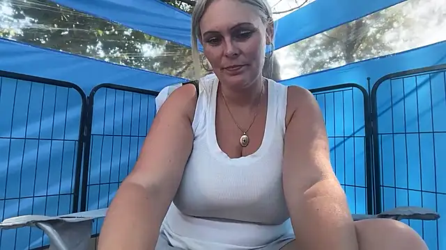 Snapshot of BustySwingingSlut chatting on July 13, 3:44 pm BustySwingingSlut online show from July 13, 3:44 pm