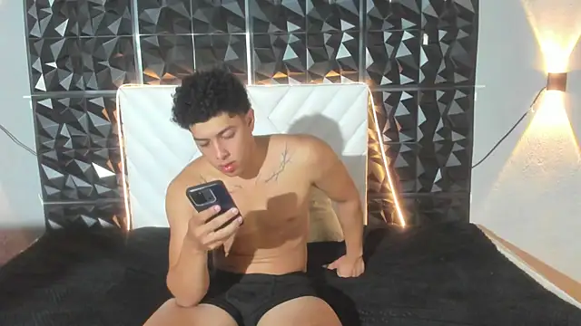 Naomi ruis  online show from March 31, 11:45 am