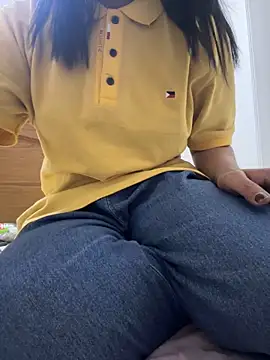 Snapshot of miss_aaashikaa chatting on April 12, 10:18 am miss aaashikaa online show from April 12, 10:18 am