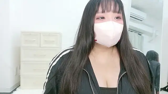 Snapshot of yukichan_v chatting on March 31, 1:35 pm yukichan v online show from March 31, 1:35 pm