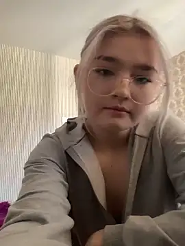 KimCarr online show from April 2, 12:01 pm