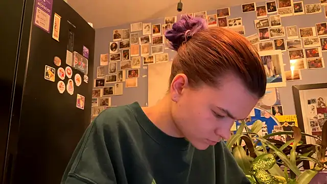 DarylLarrow online show from March 31, 5:26 pm