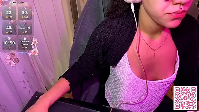 petitecurlybrunette online show from May 23, 11:26 pm