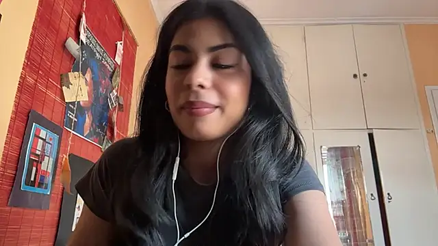 JenniRoutt online show from April 4, 2:12 pm