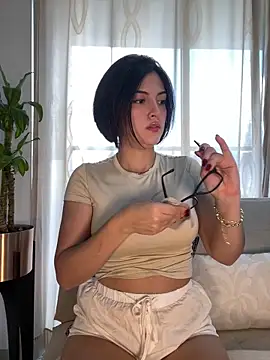 SeleneHale online show from April 16, 9:15 pm