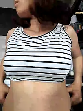 Snapshot of Akhanex01 chatting on June 27, 6:36 pm Akhanex01 online show from June 27, 6:36 pm