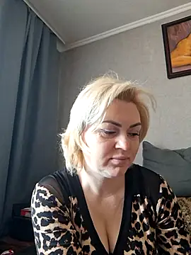 SylvieGold453 online show from May 11, 6:26 am
