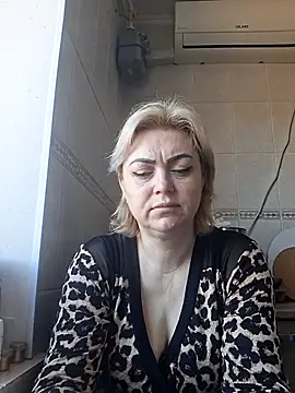 SylvieGold453 online show from May 5, 7:33 am