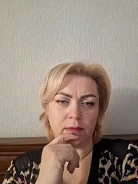 SylvieGold453 online show from April 15, 9:26 am