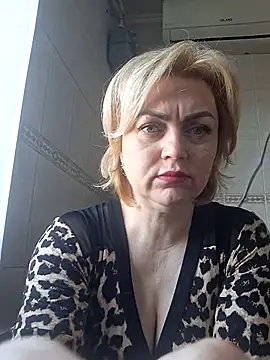 SylvieGold453 online show from April 14, 12:32 pm