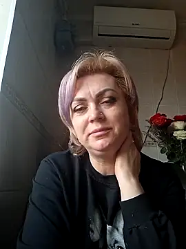 SylvieGold453 online show from April 17, 4:21 pm