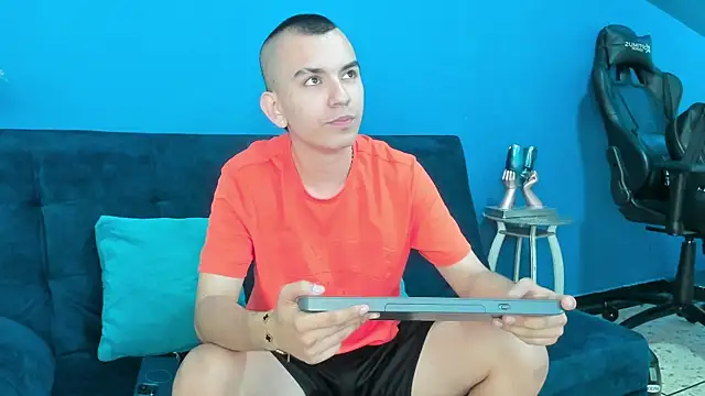 Snapshot of Rowan_Cley chatting on July 11, 11:54 am Rowan Cley online show from July 11, 11:54 am