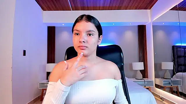 zoelins online show from May 1, 1:49 pm