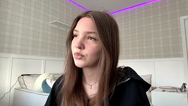 CassondraBern online show from April 7, 2:08 pm