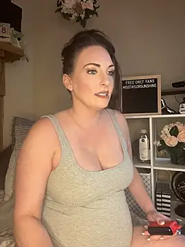 Snapshot of taylorsunshine chatting on June 21, 10:37 pm taylorsunshine online show from June 21, 10:37 pm
