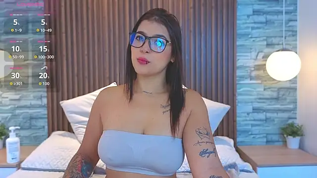 Snapshot of Mia_milf_x chatting on June 20, 11:15 am Mia milf x online show from June 20, 11:15 am